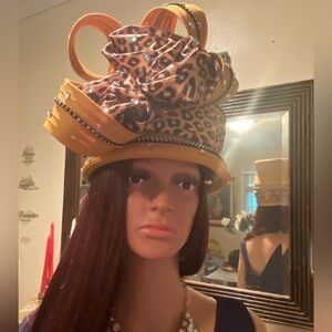 NWT ELITE CHAMPAGNE ITALY ANIMAL PRINT AND RHINESTONE HAT